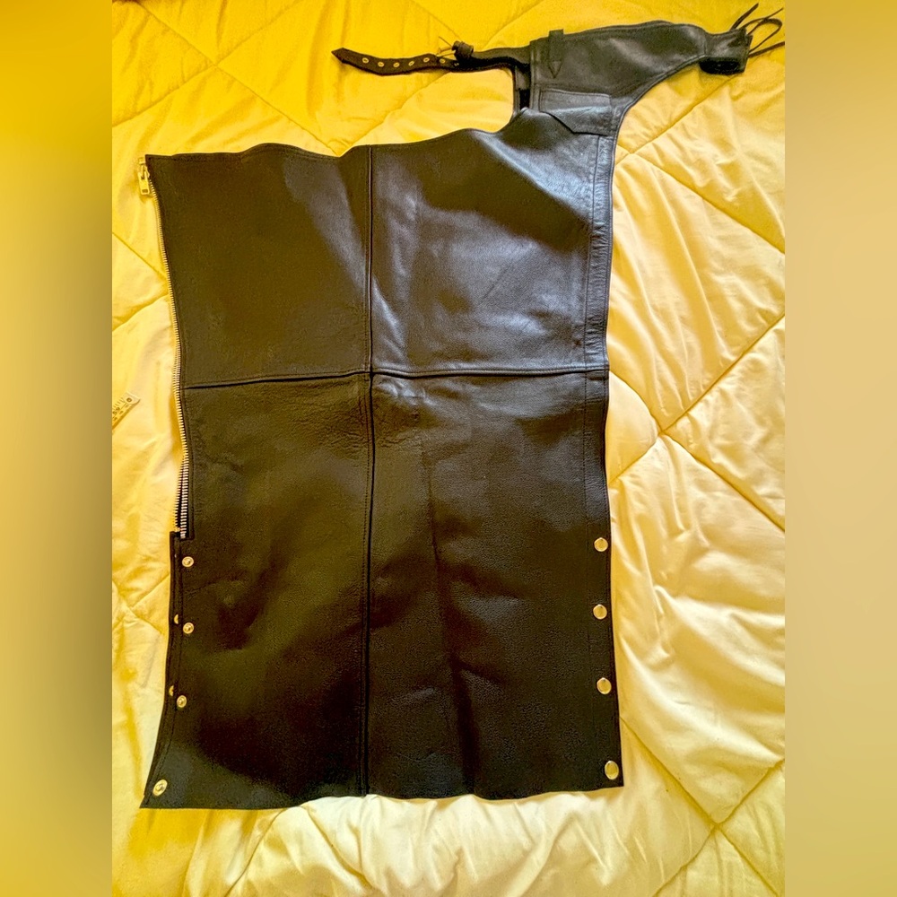 Wilson’s Leather Motorcycle Riding Chaps.  Size Large.  NWOT.